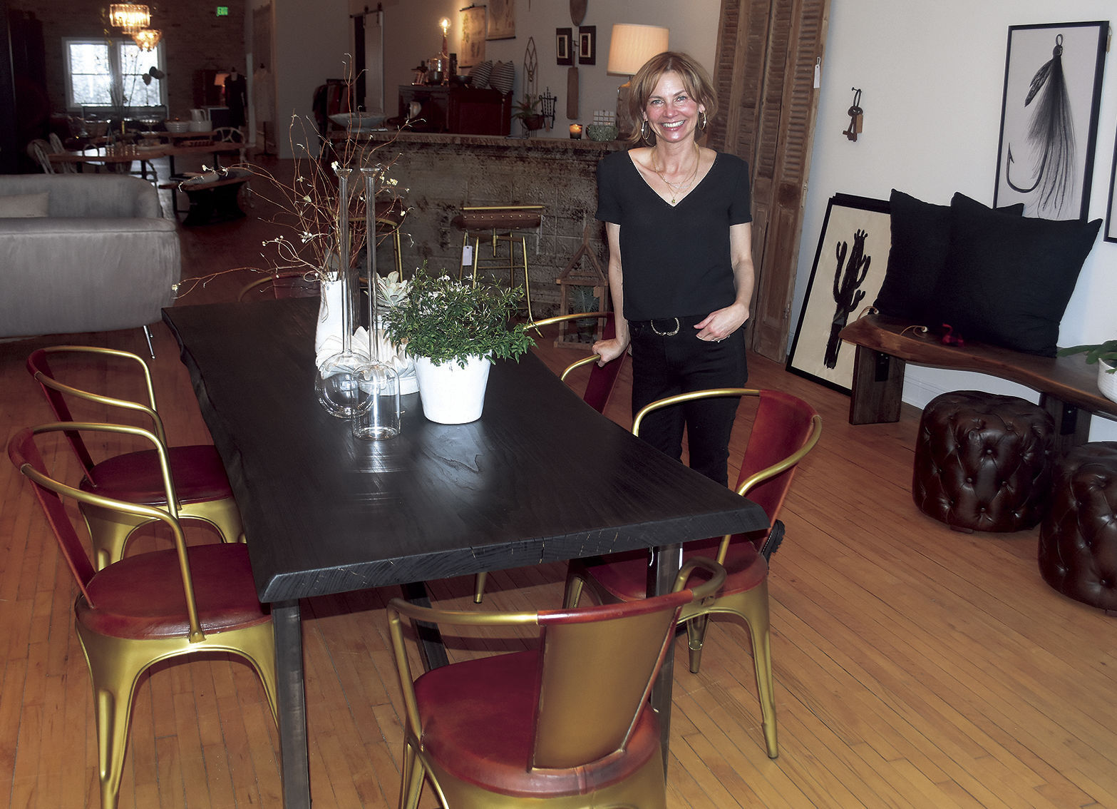 2 18 Biz Window Shop 1 Owner w Table